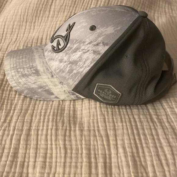 Realtree SnapBack Hat - Picture 3 of 6